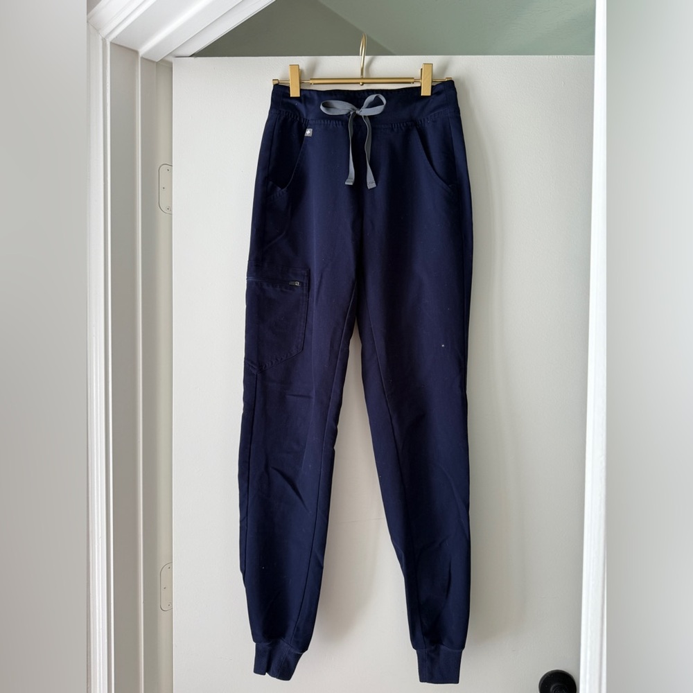 Figs Women's Navy Jogger Scrub bottoms